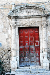 L’ingresso principale della chiesa di San Giuseppe sorta come oratorio nel '600 e ricostruita come chiesa nel 1736