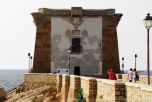 Tornati a Trapani la torre di Ligny un'antica torre costiera situata all'estremità occidentale della città di Trapani. Fu eretta a difesa della città dalle incursioni dei corsari barbareschi.