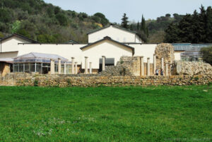 La Villa romana del Casale è un edificio abitativo tardo antico, popolarmente definito villa nonostante non abbia i caratteri della villa romana extraurbana quanto piuttosto del palazzo urbano imperiale, i cui resti sono situati a circa quattro chilometri da Piazza Armerina, in Sicilia. Dal 1997 fa parte dei Patrimoni dell'umanità dell'UNESCO