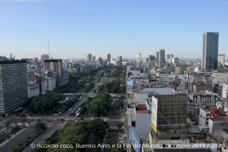 Ancora l'Avenida 9 de Julio dalla terrazza dell’Hotel Panamericano di Buenos Aires.