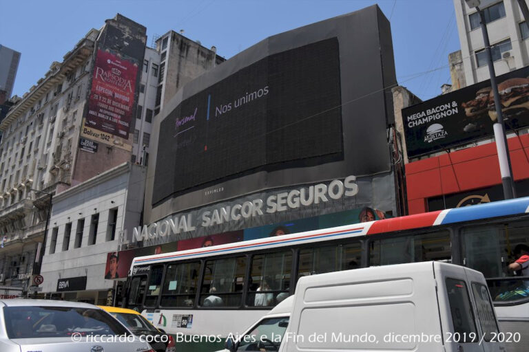 Il teatro El Nacional Sancor Seguros è un teatro di Buenos Aires costruito nel 1906 che si trova in Corrientes Avenue , l'asse della vita teatrale della città.