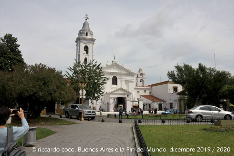 La chiesa di Nuestra Señora del Pilar è una basilica situata nel quartiere Recoleta di Buenos Aires, in origine faceva parte del convento dell’ordine dei francescani.