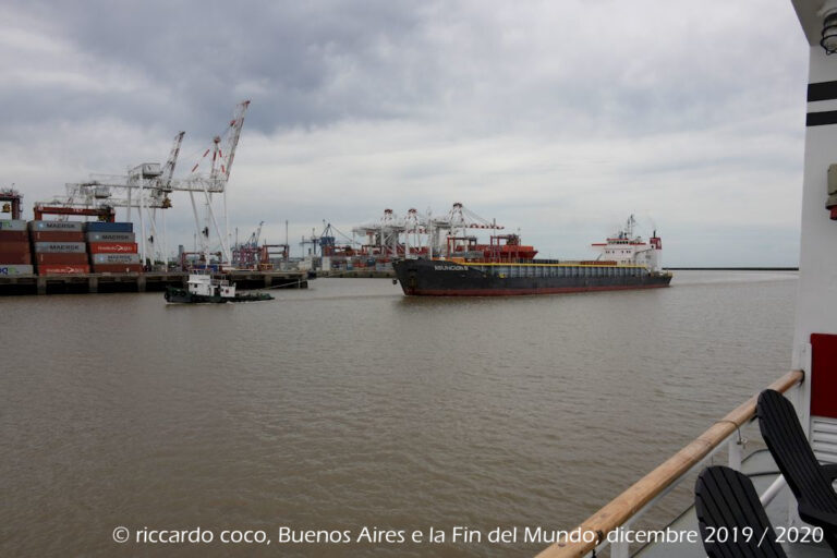 Una volta condivisa l’inadeguatezza di Puerto Madero è stato deciso di costruire un nuovo porto, nel quartiere di Retiro, a nord di Puerto Madero più facile da raggiungere anche da terra.