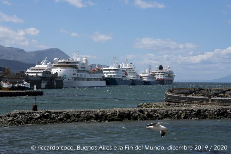 Ushuaia è anche il porto di partenza o di sosta delle numerose crociere che si spingono nella parte più meridionale dell’America Latina fino all’Antartide.