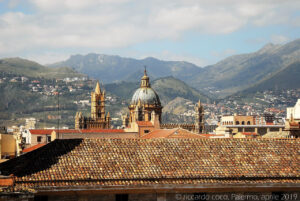 Verso ovest i campanili e la cupola della cattedrale.